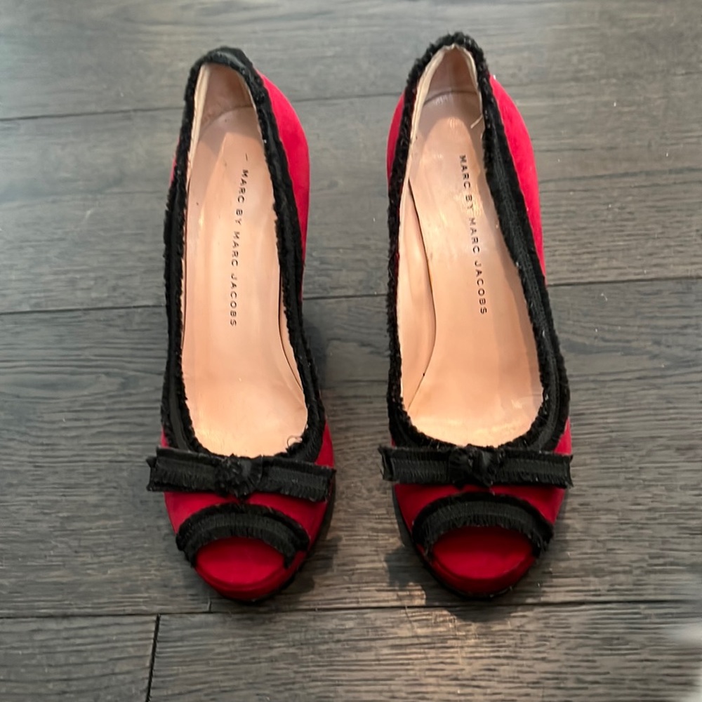 Red suede made in Italy Marc Jacobs peep toe heels 👠